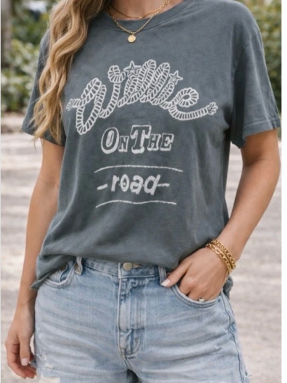 Daydreamer Willie On The Road graphic tee